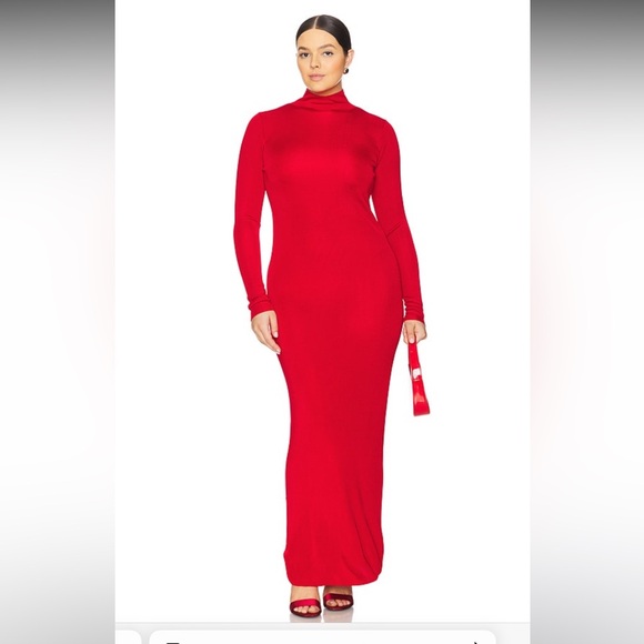 Maxi knit dress in red | L’Academie - Picture 2 of 6